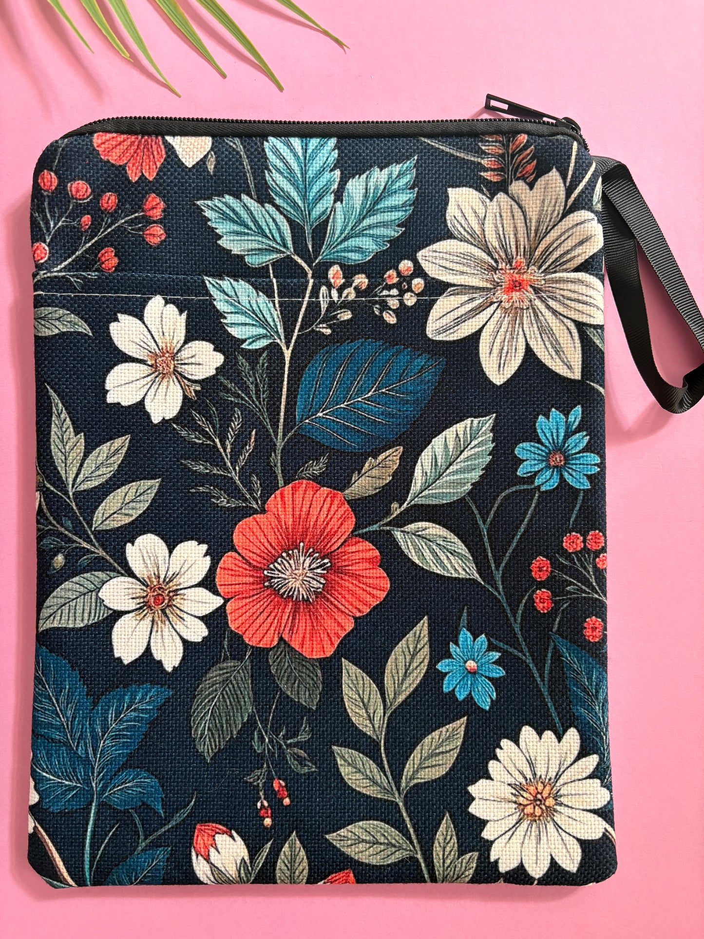 Funda literaria “Floral negra” 🌺