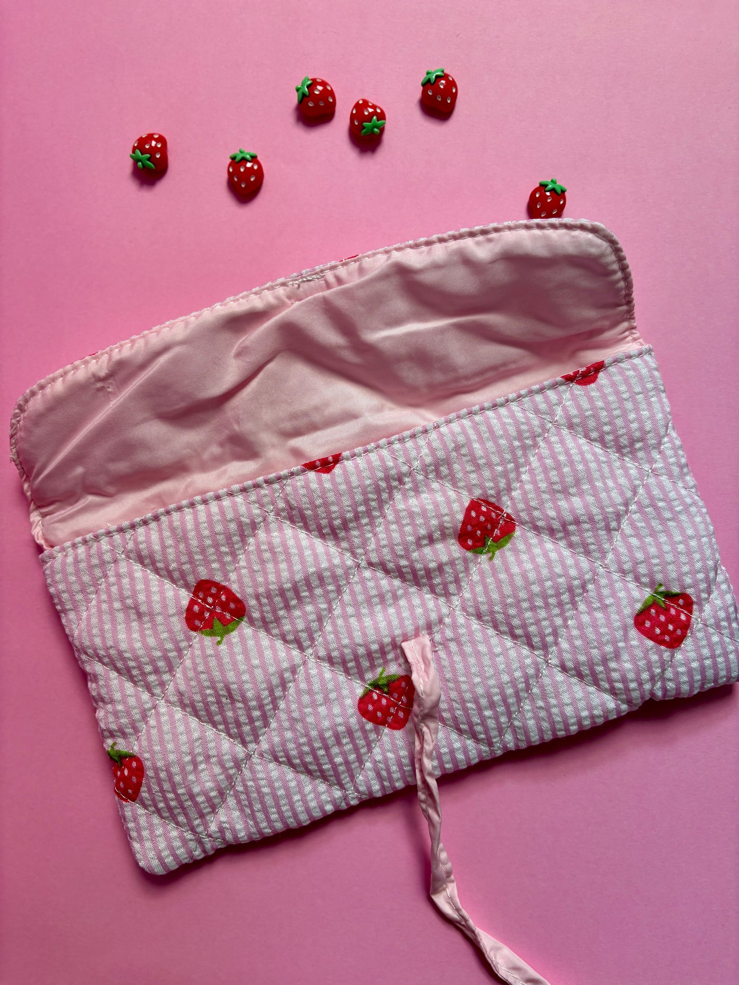 Estuche multiusos “Strawberry” 🍓👛
