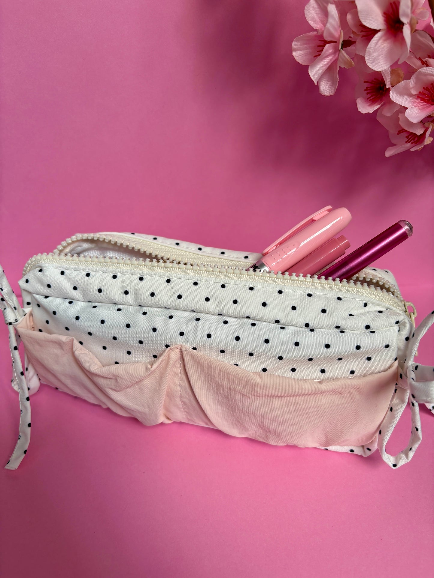 Estuche “Coquette” 🤍🖤🎀
